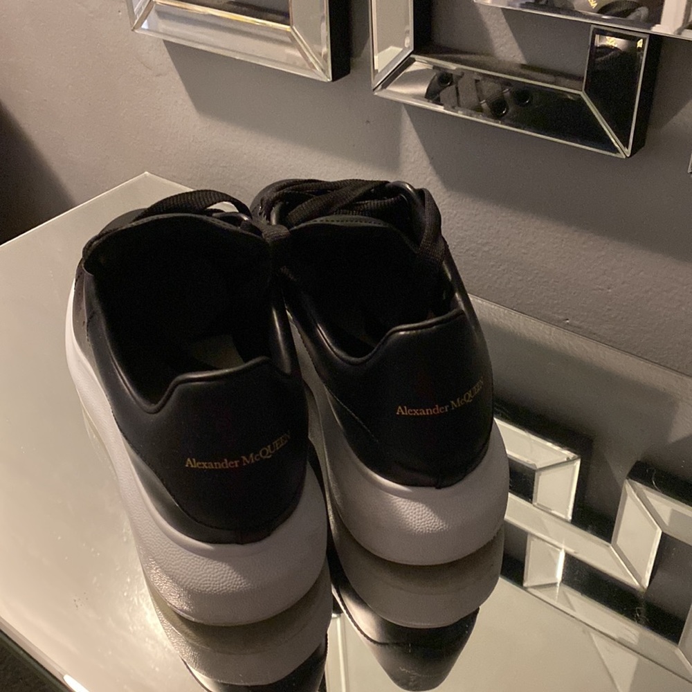 Only Worn Twice - image 3